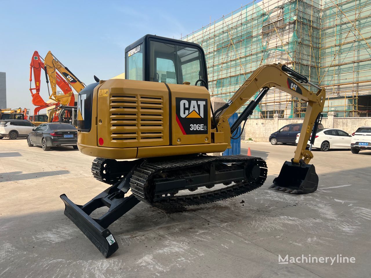 excavator dengan track CAT 306E2