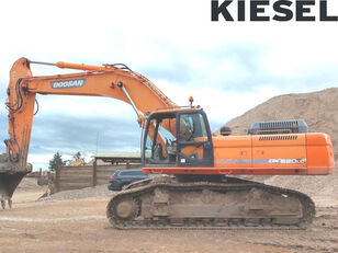 excavator dengan track Doosan DX520LC