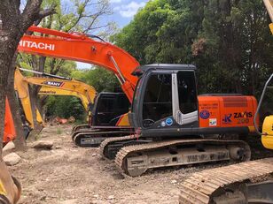 excavator dengan track Hitachi ZX200