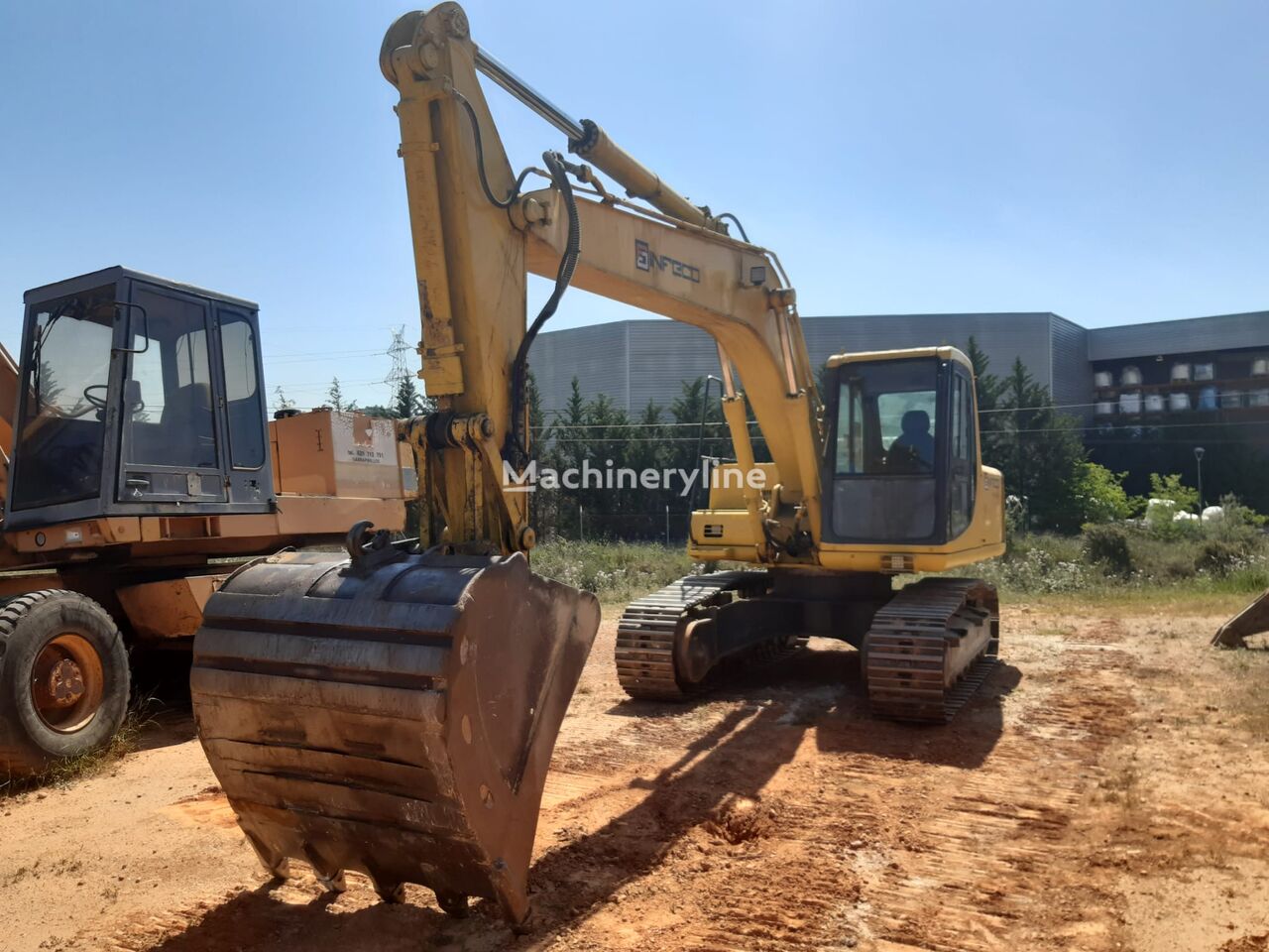 excavator dengan track Komatsu PC200EN-6K