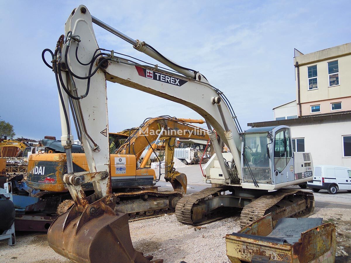 excavator dengan track Terex TC240LC