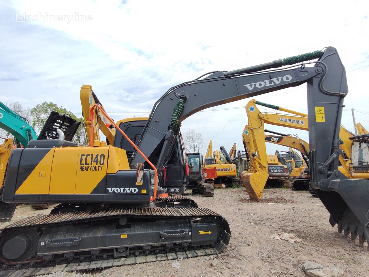 excavator dengan track Volvo EC140