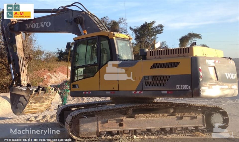 excavator dengan track Volvo EC250DL