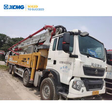 pompa adonan beton XCMG HB58V  dengan sasis Howo