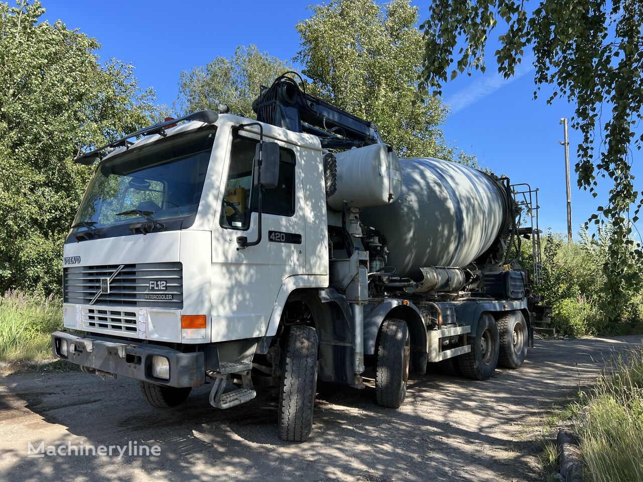 truck pencampur adonan beton Cifa  dengan sasis Volvo FL12